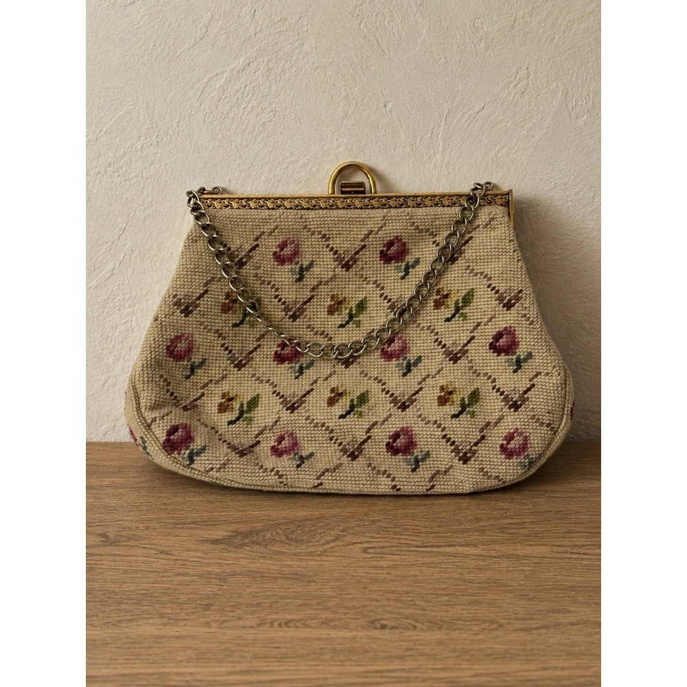 Vintage Floral Needlepoint Kiss Lock Purse Gold Tone Frame Chain Handbag